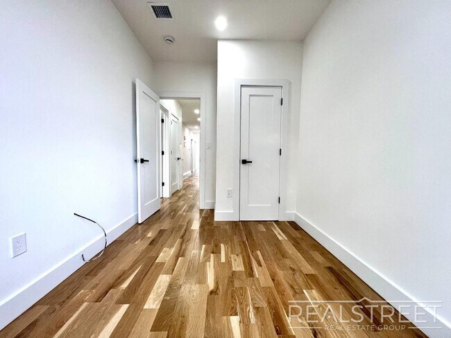 Building Photo - BRAND NEW 4 BED 2 BATH WITH W/D IN UNIT!