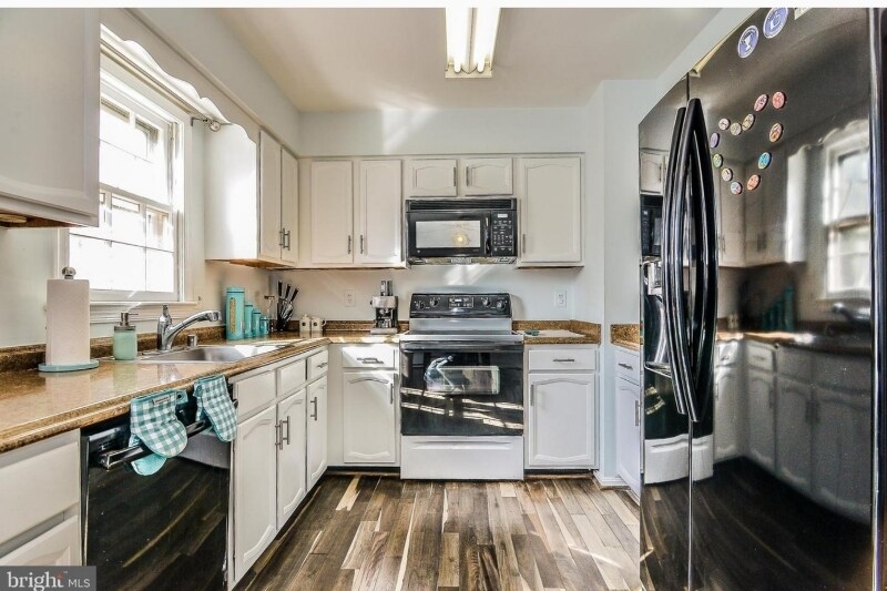 Building Photo - 10307 Colony View Dr