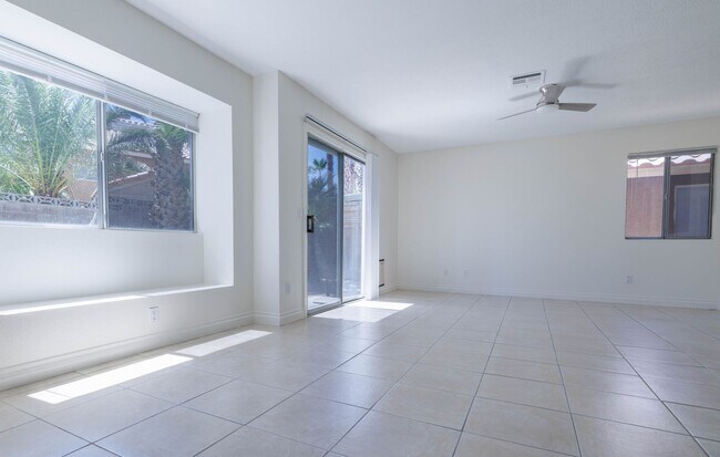 Building Photo - 1143 E Adelman Dr
