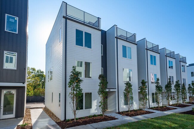 Building Photo - Nashville 3 Bedroom