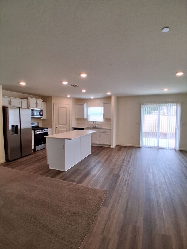 Building Photo - PRICE REDUCTION + MOVE-IN SPECIAL! Beautiful Home in Madera!