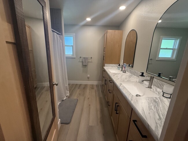 Building Photo - 3418 Flagstone Dr
