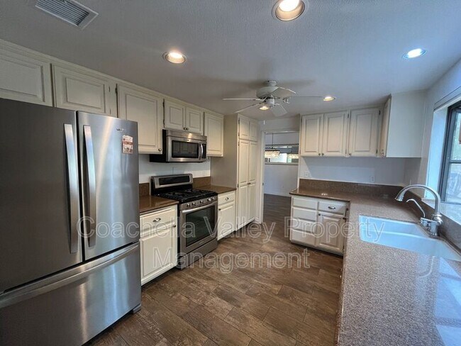 Building Photo - 40588 Clover Ln