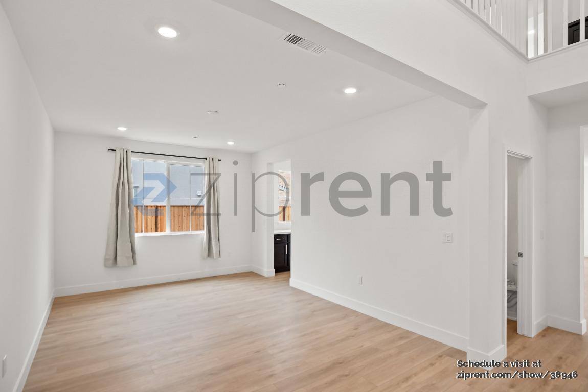Building Photo - 7799 Lamplight Ct