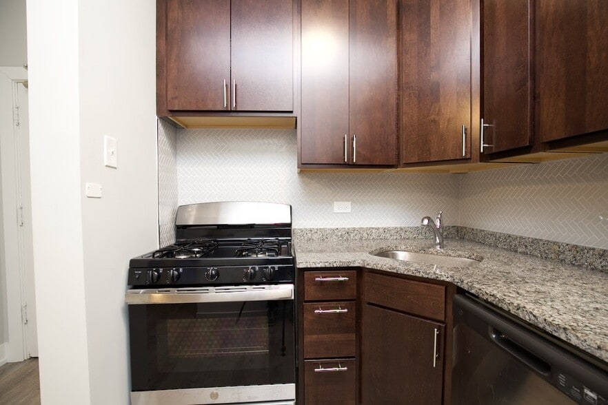 Building Photo - 4828 N Damen Ave