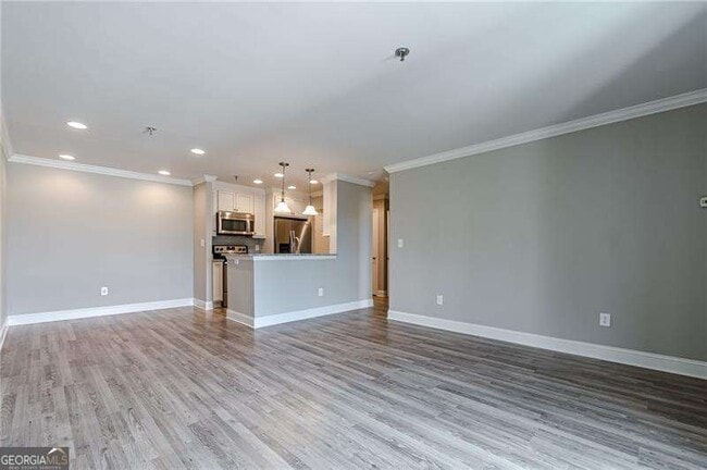 Building Photo - 300 Johnson Ferry Rd