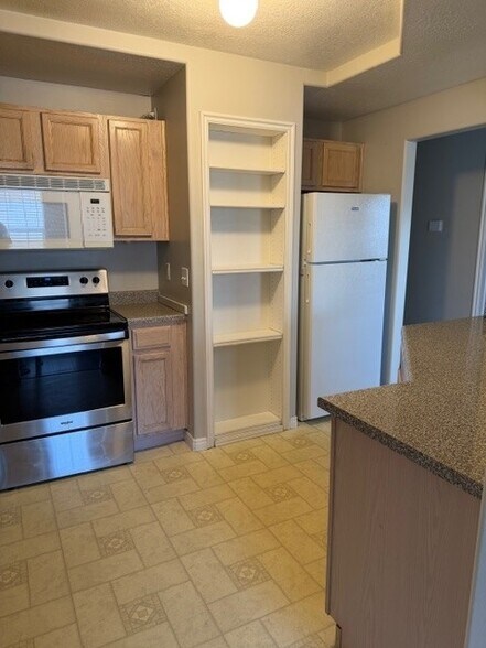 Building Photo - 1759 Anson Dr