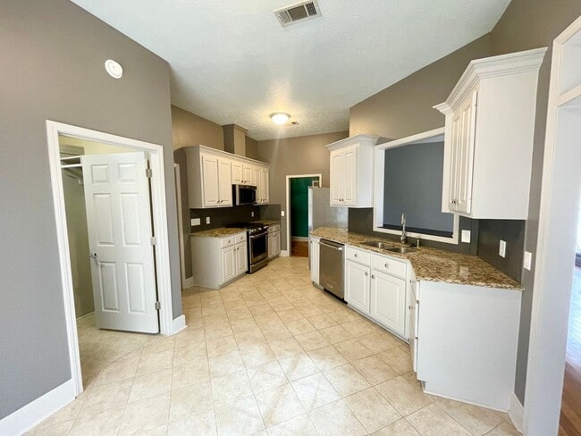 Building Photo - 3/2 For Rent in Germantown School District!