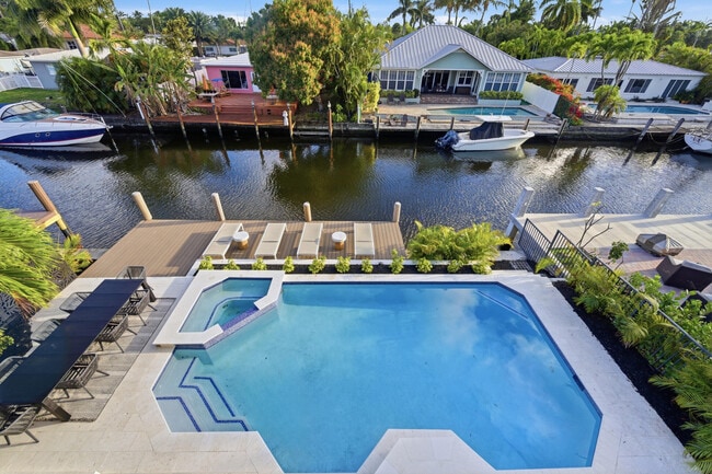 Building Photo - 1308 Avocado Isle