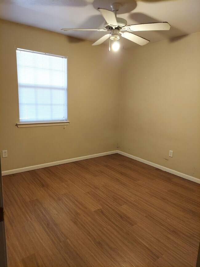 Building Photo - 304 Ave Q