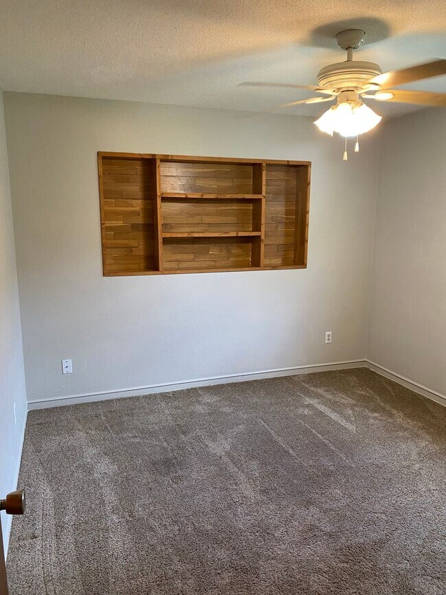 Building Photo - 3/2 Home In Downtown/Conway Area! Zoned fo...