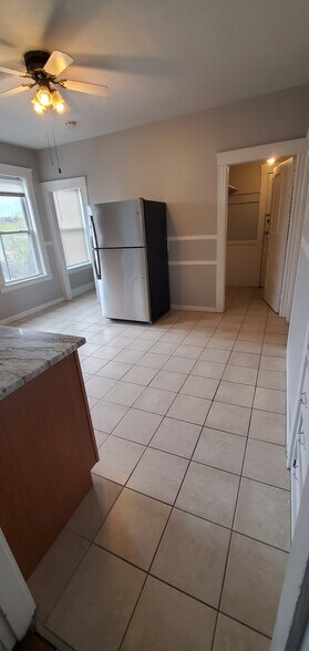 Building Photo - 6 Lilac Ct