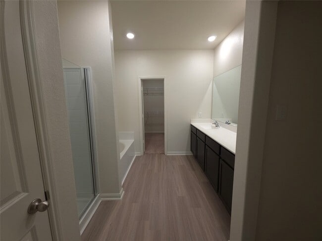 Building Photo - 305 Lone Mountain Dr