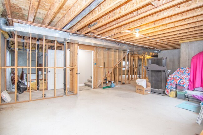 Building Photo - Bountiful Home w/ 2 Car Garage, EV Charger, & Updated Remodeling