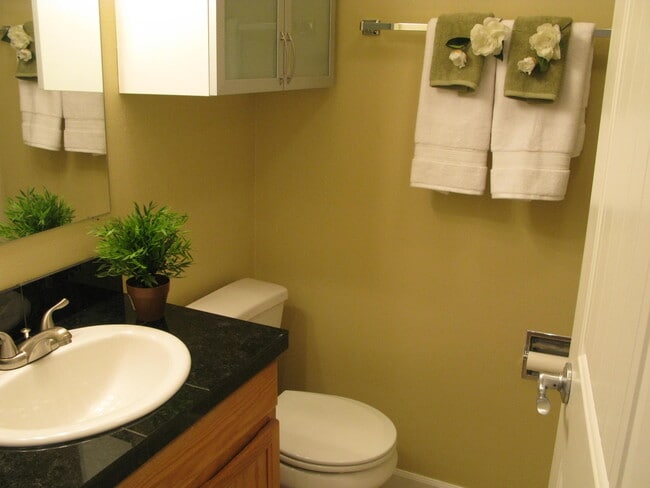 Building Photo - 2337 Minor Ave E