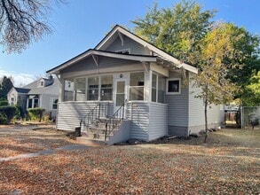 Building Photo - Pet Friendly 4 bedroom 1 bath