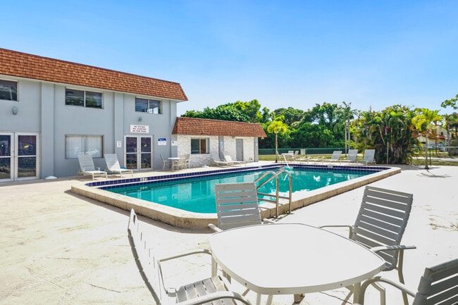 Building Photo - 2878 Donnelly Dr