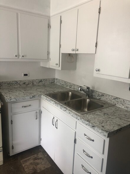 Primary Photo - 217 W High st
