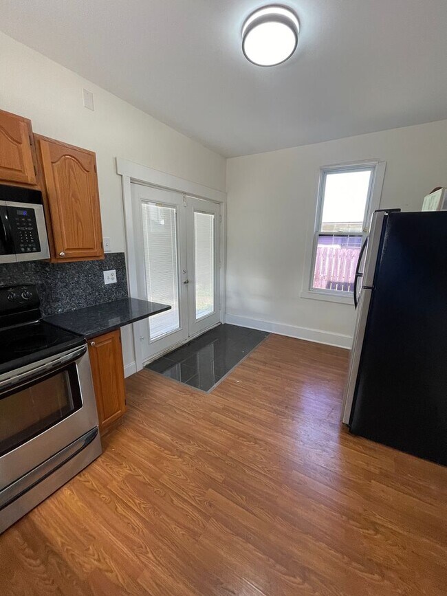 Building Photo - Spacious 3-Bedroom, 2-Bath Home – Great Lo...