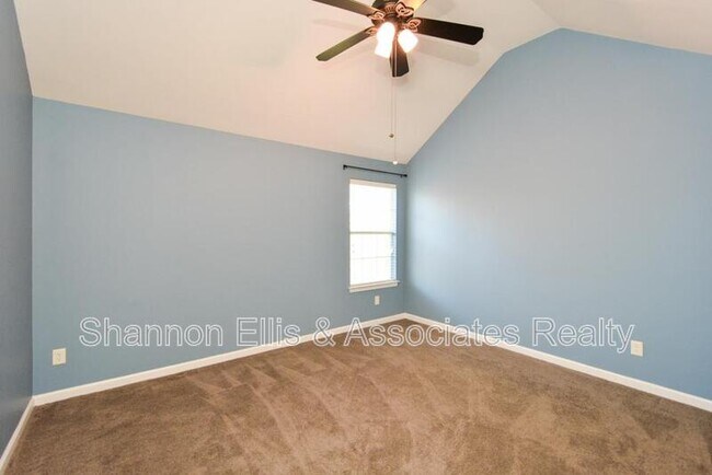 Building Photo - 137 Baywood Crossing