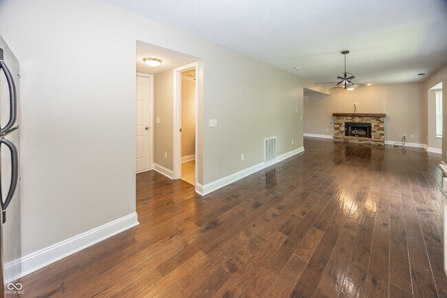 Building Photo - 2410 Silver Ct