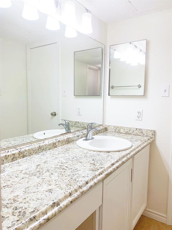 Building Photo - 12660 Ashford Point Dr