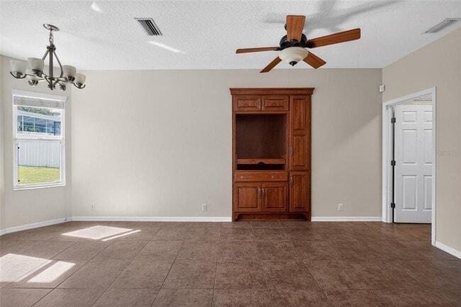 Building Photo - 1850 Sandy Knoll Cir N