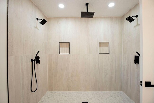 Building Photo - 2095 Uniwattee Trail SE