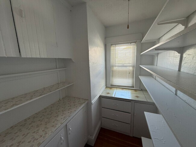 Building Photo - 99-101-101 Mooreland St