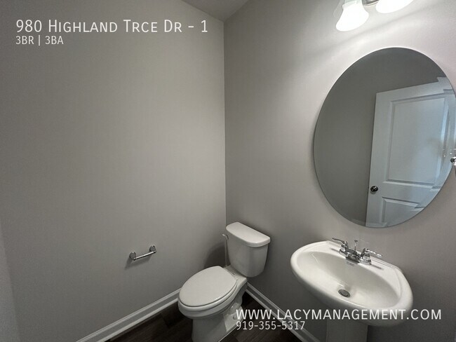 Building Photo - 980 Highland Trce Dr