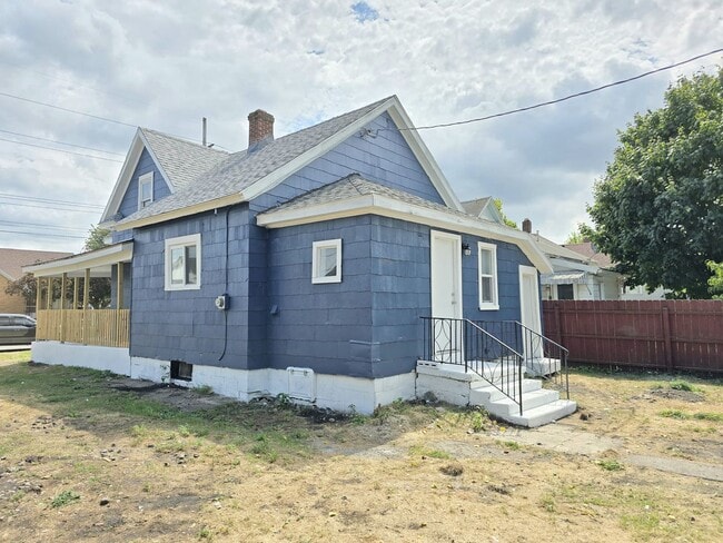 Building Photo - Charming 5-Bedroom House on the West Side ...