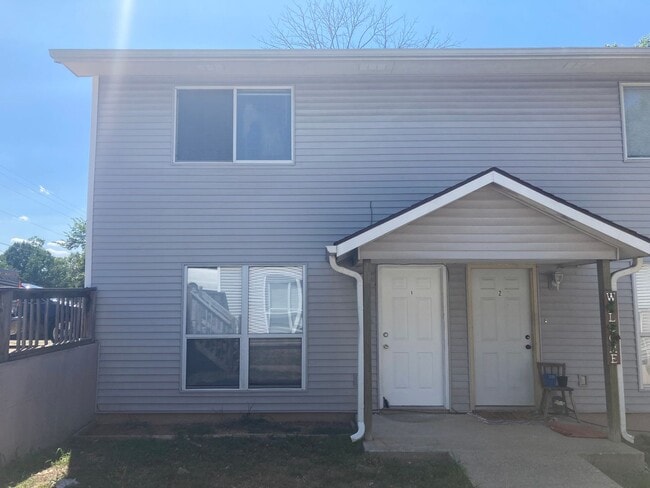 Primary Photo - 2 Bed/1Bath Two Story Apartment Osage Beach