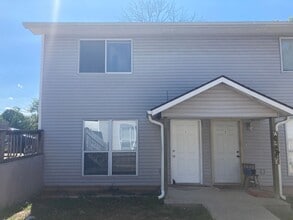 Building Photo - 2 Bed/1Bath Two Story Apartment Osage Beach