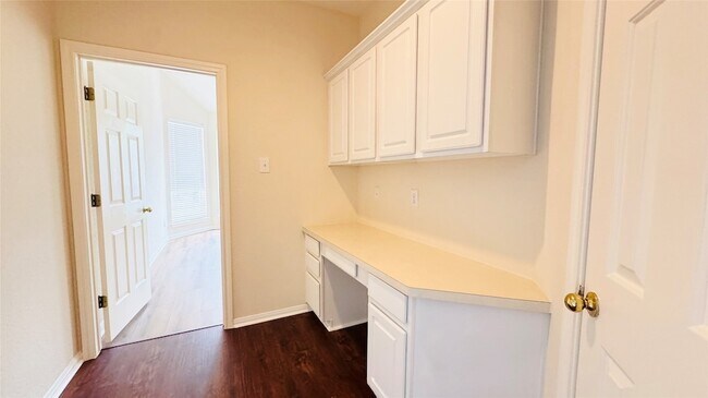 Building Photo - 3218 Oak Cliff Ln