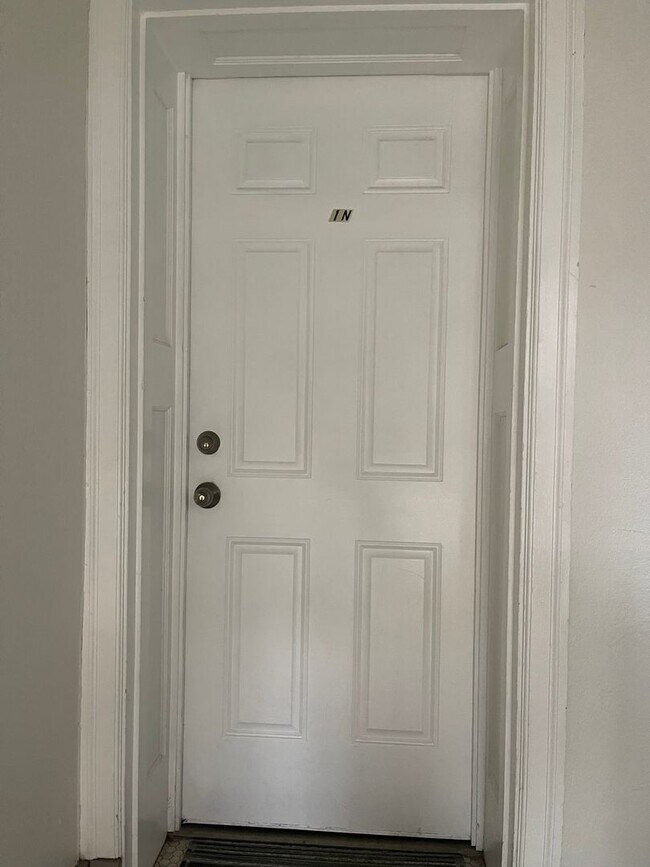 Building Photo - $1750 - Spacious & Updated 2B/2B Main Floo...