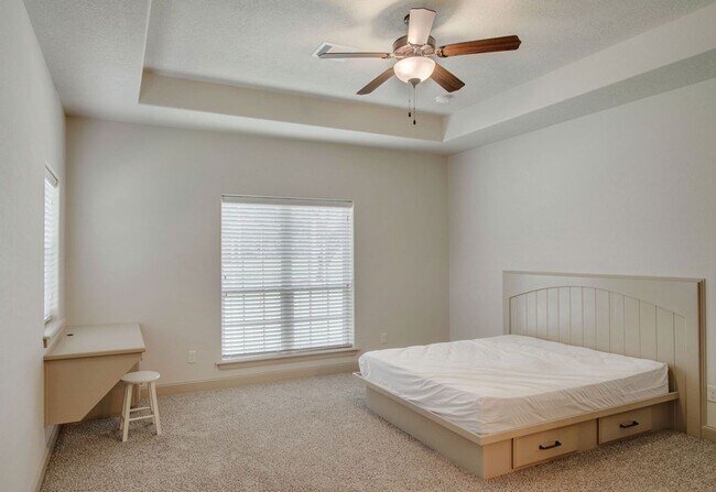 Building Photo - Currently occupied until July 31, 2026