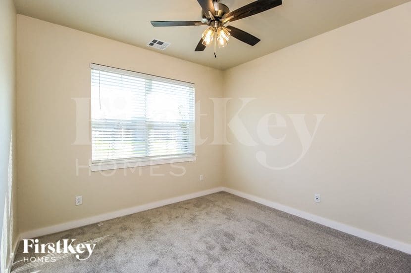 Building Photo - 847 Acorn Bnd