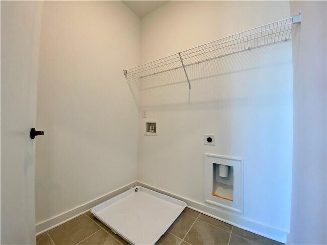 Building Photo - 435 Ashbury Dr