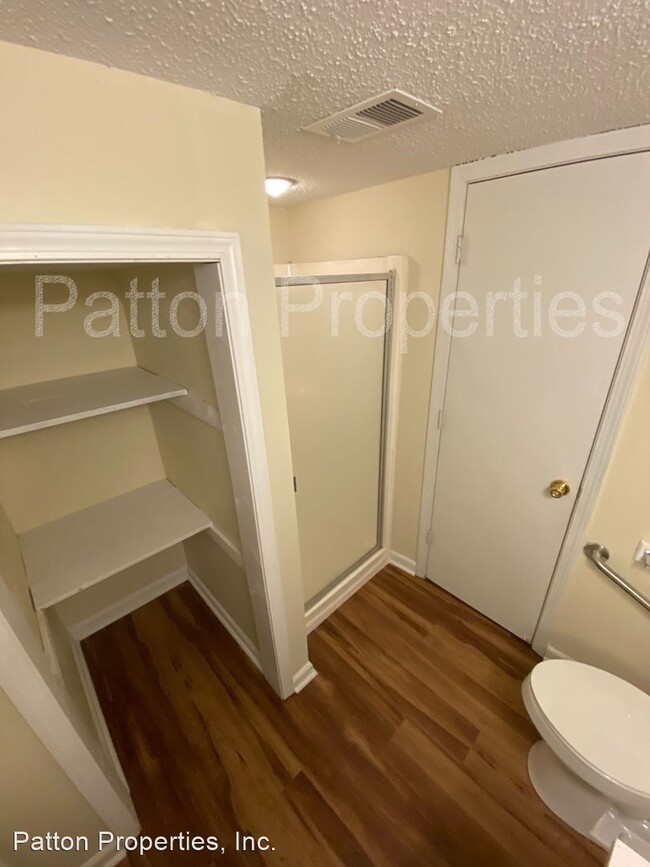 Building Photo - 4 br, 3 bath House - 162 Lions Gate Road