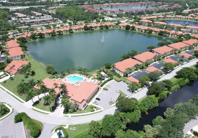 Building Photo - Chic 2BR Condo in Prime North Naples Locat...