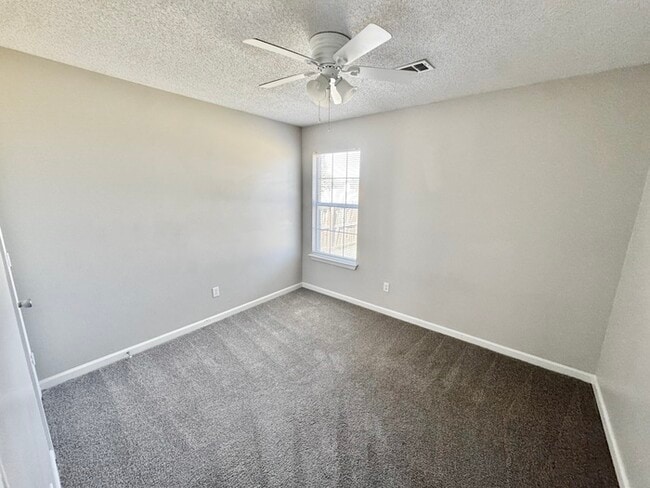 Building Photo - 55 Oak Ridge Cove