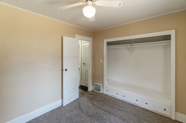 Building Photo - Single Family Home on Spokanes North Side!!