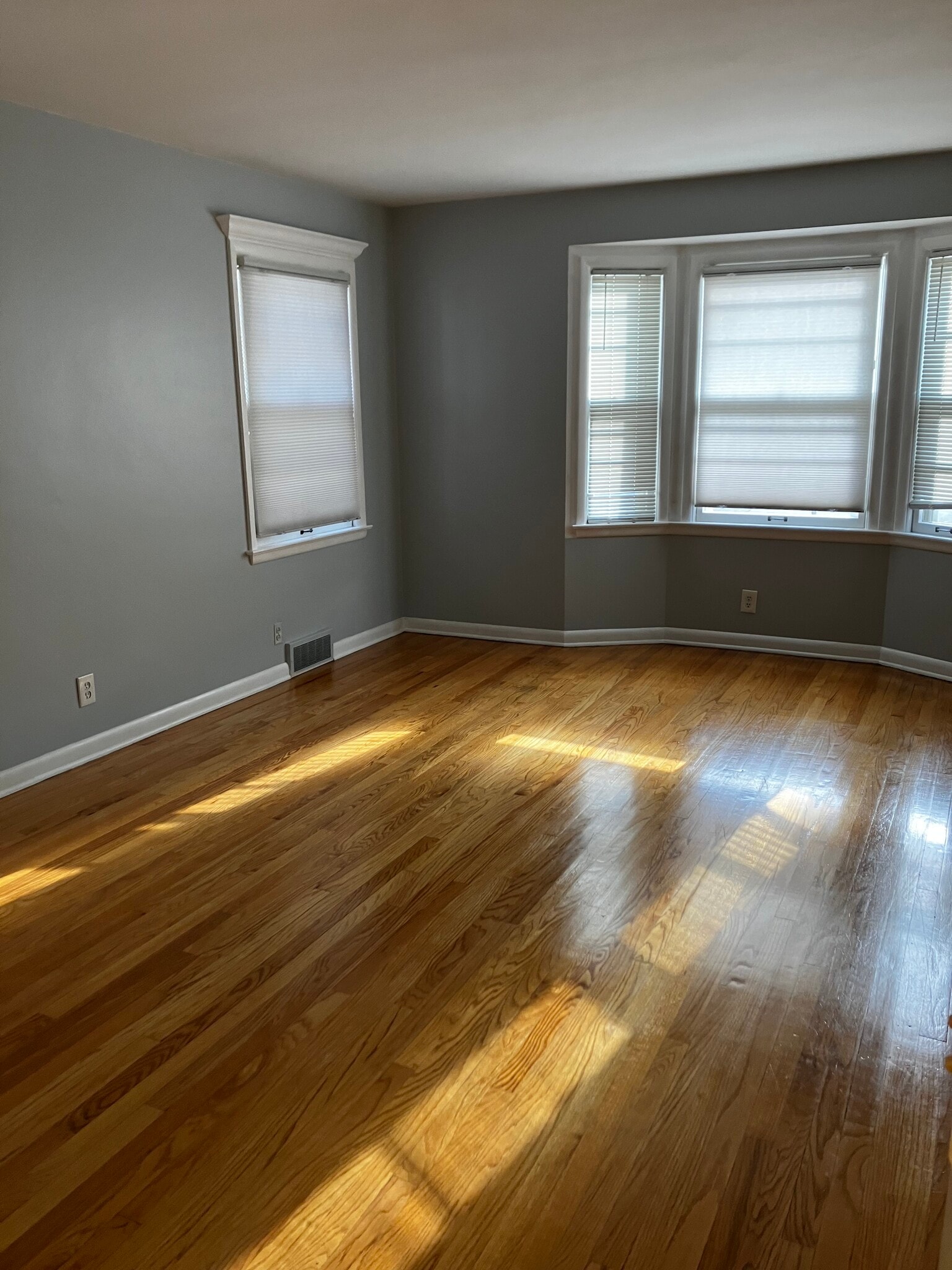 Building Photo - 42 Waubesa St