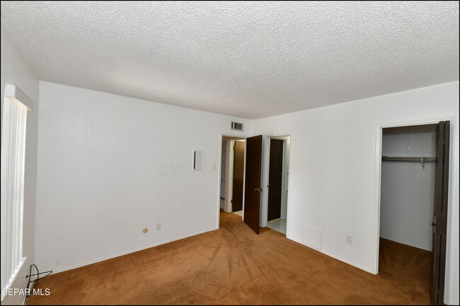 Building Photo - 6201 Escondido Dr