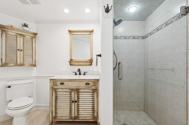 Building Photo - 3000 N Ocean Dr