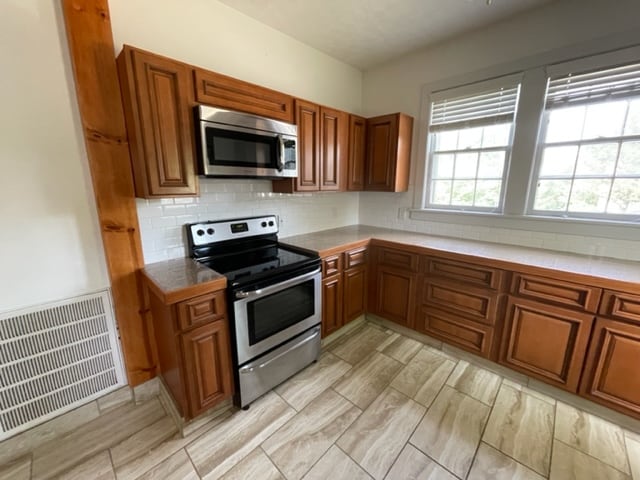 Building Photo - 1004 W 7th St