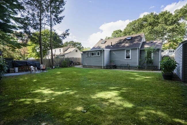 Building Photo - 28 Londonderry Rd