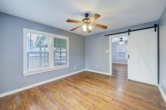 Building Photo - 2610 White Oak Dr