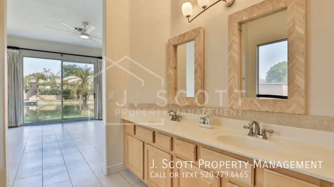 Building Photo - 836 W Aloe Pl