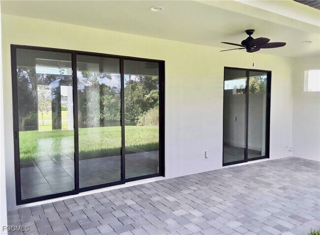 Building Photo - 3037 SW 28th Ave